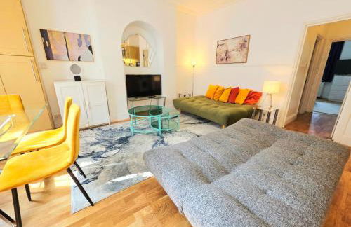 Spacious & Cosy 2 Bedroom Home plus 2 Sofa-beds with Private Entrance and Back Patio, 3 min walk to Earl's Court Station - Photo 15
