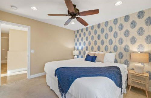 Oceanview Luxe Retreat with Rooftop - Foto 75