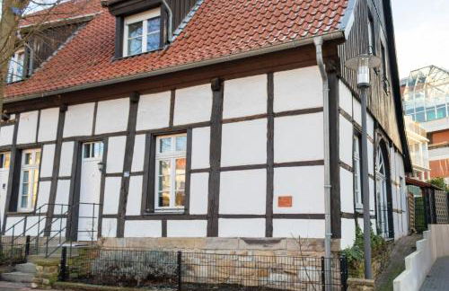 Denkmalgeschütztes Fachwerkhaus im Zentrum mit Garage - Foto 2