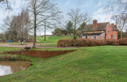 Luxury country oak beamed peaceful retreat - Photo 16