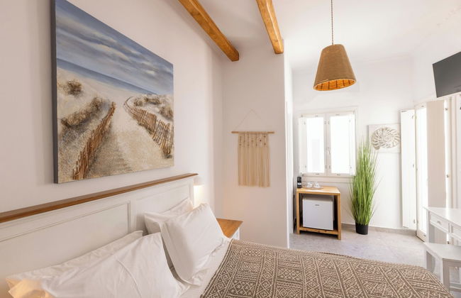 Parosquare Central Suites - Photo 31