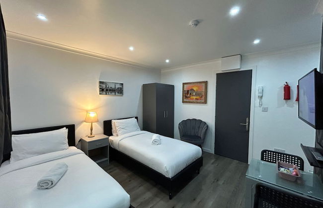 VR Apartments - Photo 42