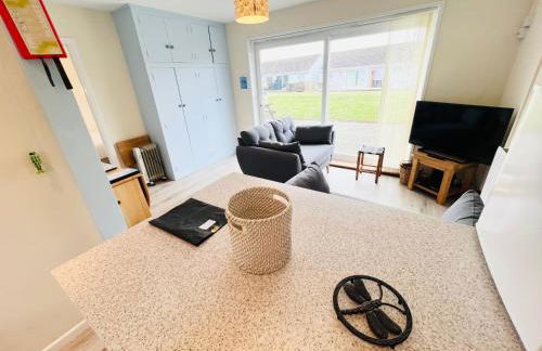 2 Bedroom Bungalow SV58, Seaview, Isle of Wight Free Wi-Fi - Photo 15