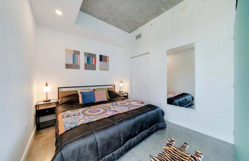 Vibrant Downtown Haven with Rooftop Pool & Parking - Foto 9