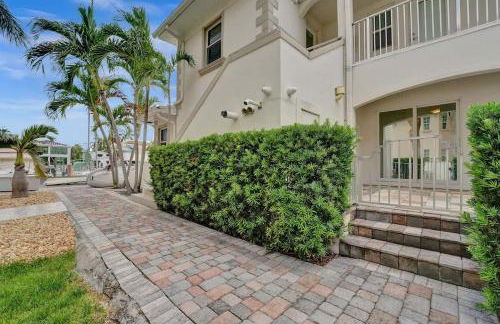 Beach Isles Modern 1BR Waterfront Apartment with Patio - Foto 52