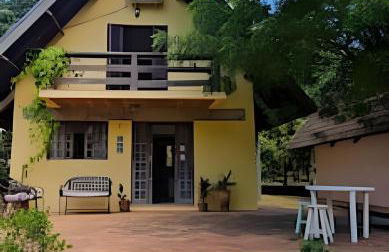 Charme de um típico chalé de campo com lareira. - Foto 14