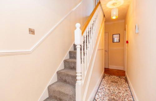 Newcombe - Sleeps Up to 8 - Close to Northampton Town Centre & Train Station - Fast Wifi, Free Parking, SmartTV with Netflix by Centro Stays - Foto 24