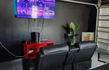 Lounge Area Office Fenced Yard Near It All - Photo 69