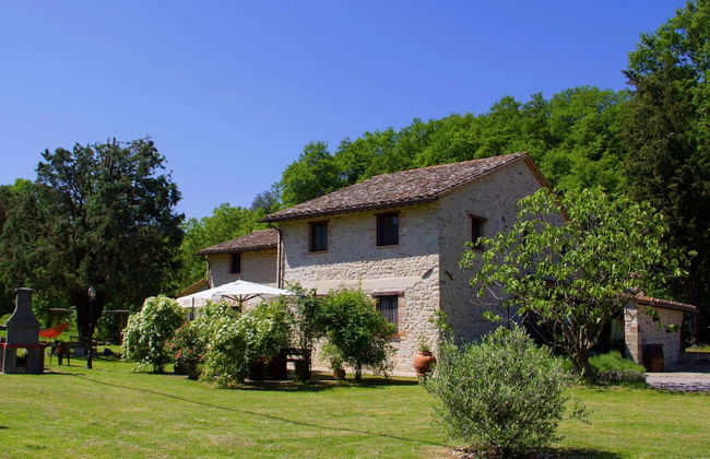 Holiday Home in Pietrafitta Near Lake Trasimeno - Photo 1