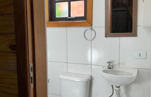 Chalé com PISCINA Privativa, com 2 QUARTOS, ESTACIONAMENTO em Condomínio com PORTARIA 24h, Sauna, Quadras, 3 PISCINAS no condomínio, Pesca e Parquinho Infantil - SmarTV na sala de estar, TV na área CHURRASQUEIRA, Wi-Fi e Cozinha Completa - Foto 75