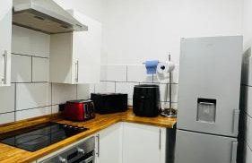 Entire Budget Friendly Apartment with Free Parking & Self Check-In - Photo 4