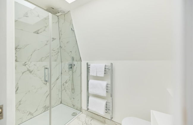 The Shepherd s Bush Wonder - Trendy 4bdr Home With Garden Terrace - Photo 30