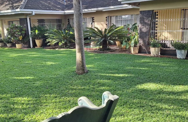 Charming 6-bed House With Swimming Pool in Harare - Foto 43