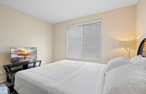 Lovely & coxy 2BR/2BA! 5MIN to Disney! - Photo 7