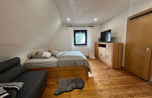 Kleine, aber feine Unterkunft mit direktem Waldzugang - Foto 1