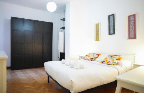 Navigli-Metro-Moda & Design District AC & Self Check-In - Photo 1