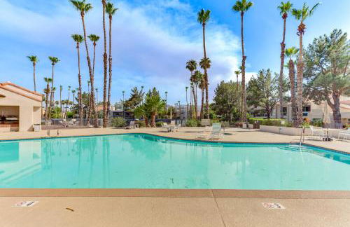 Golf, Hike and Relax Cathedral City Condo - Foto 28