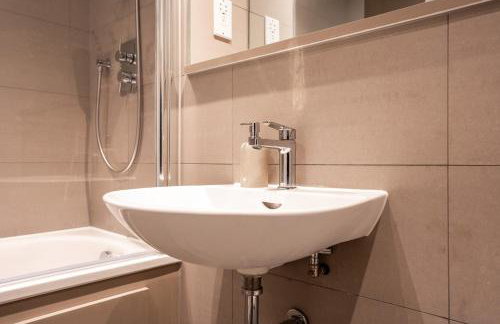 Central Wembley Stadium 1BR Flat - Sleeps 6 - Balcony - Foto 18