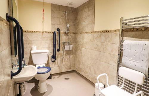 Hay Store - Photo 19