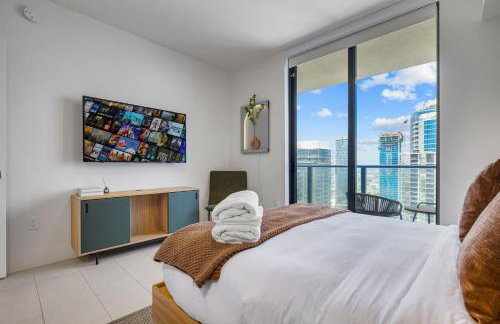 Stunning Lux 2 Bed 2 Bath with Panoramic View from Balcony - Foto 32