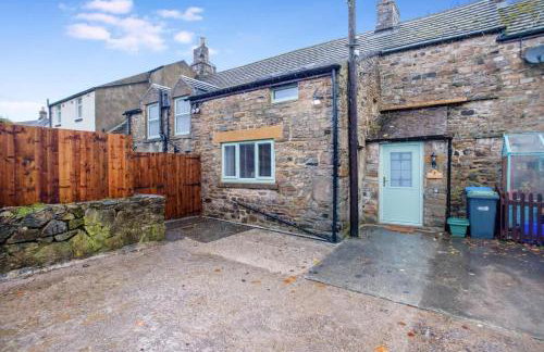 NEW! Luxurious Cottage in Durham by Stay With Us, Ideal for Large Groups & Families, Hot Tub, Sleeps 10! - Foto 60