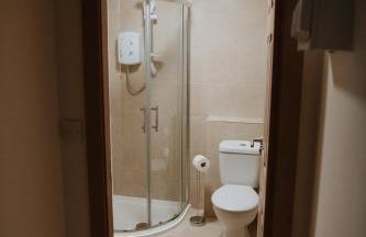 Flats near football clubs - Photo 23