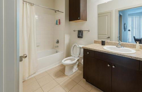 Serene 2BR Escape Midrise Living - Foto 11