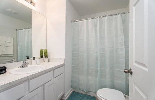 Stylish & Chic 2BR Townhome | Close 2 Bch. - Foto 19