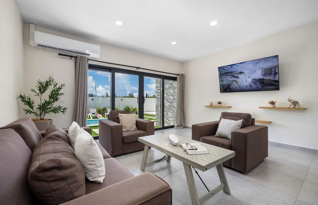 Brand NEW 3BR w Private Pool Walk to Palm Beach - Photo 3