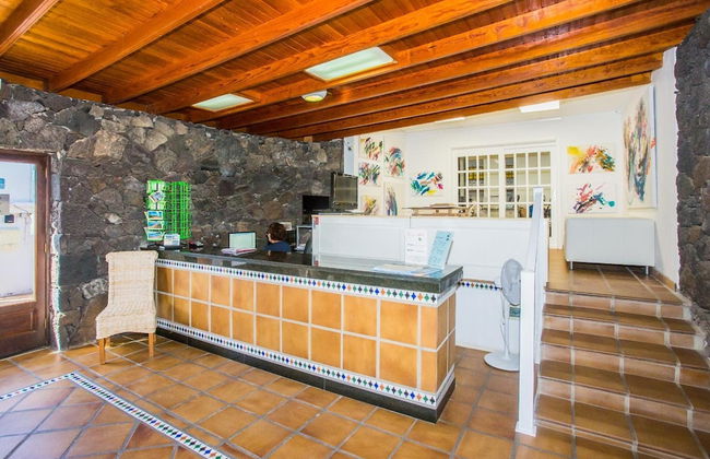 Apartamentos Los Tulipanes - Photo 2