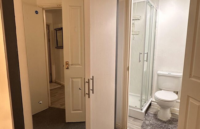 Captivating 2-bed Apartment in West Bromwich - Foto 7