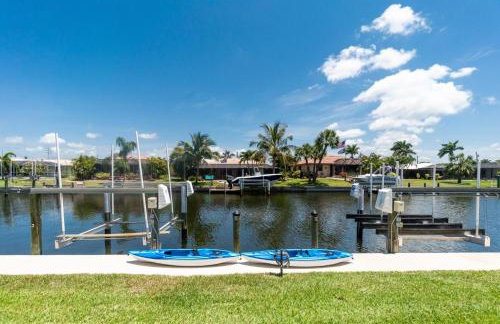 Tranquility Waterfront Villa with Pool & Dock - Photo 5