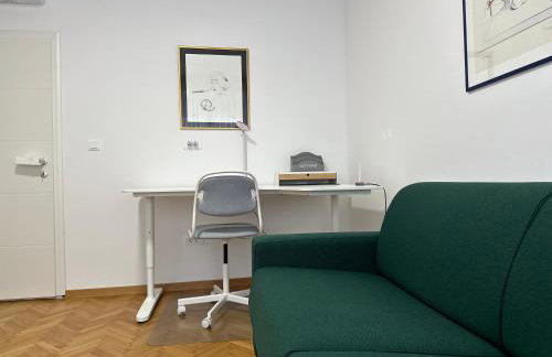 Emily at CITY CENTER - Foto 46