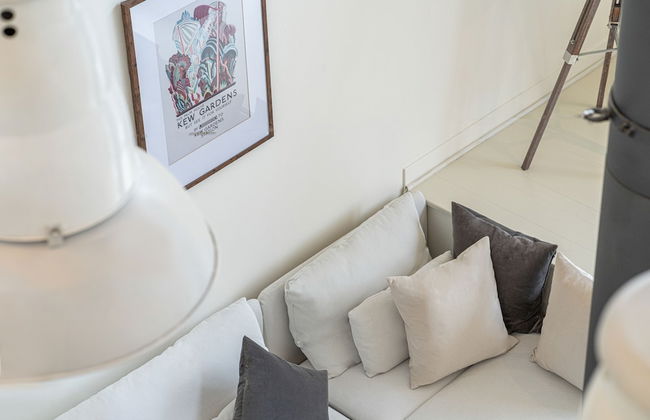 JOIVY Stunning 5-Bed Boathouse On The River Thames - Foto 12