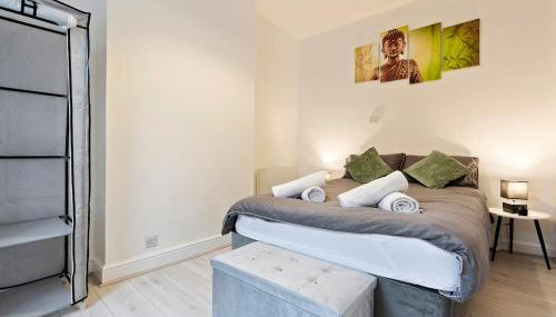 Cozy 1-Bedroom Apartment Steps from Bullring & Victoria Square - Foto 4