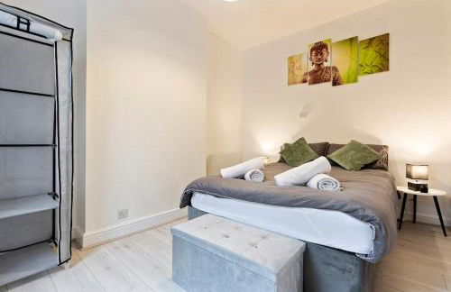 Cozy 1-Bedroom Apartment Steps from Bullring & Victoria Square - Foto 4