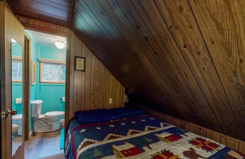 Deck and Mtn Views! Family A-Frame Cabin in Bailey - Foto 17