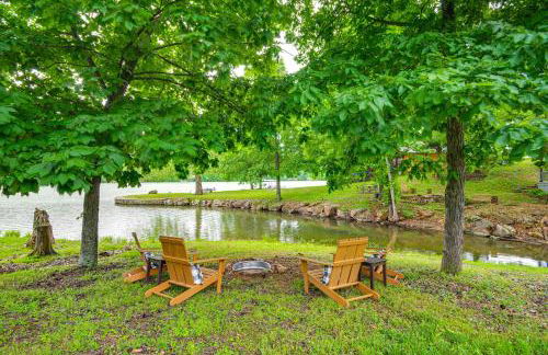 Hike, Swim and Fish Lakefront Cabin in Roach! - Foto 25