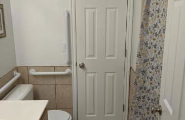 Beautiful Large Residential Home - Photo 31