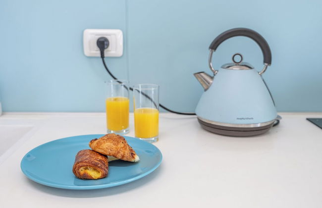 Stylish 1BR Beach-Front Apt w Sea View - Foto 18