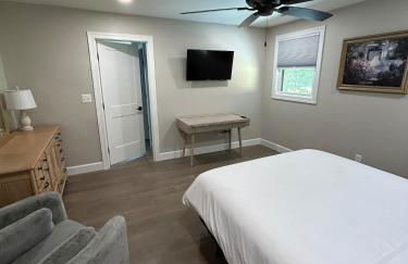 Cozy Couples Retreat 10 minutes to Beach & Downtown - Foto 6