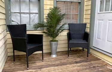 HISTORIC DOWNTOWN KING BED COTTAGE- PARKING and PATIO - Foto 25