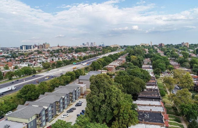 Cozy Family Home - Walk to MO Botanical Gardens - Photo 64