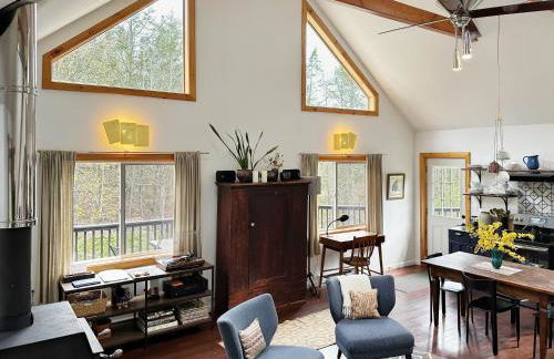 Serene Retreat on a Stream - Photo 2