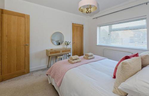 Stylish 3BR House with Free Parking & Garden - Foto 6