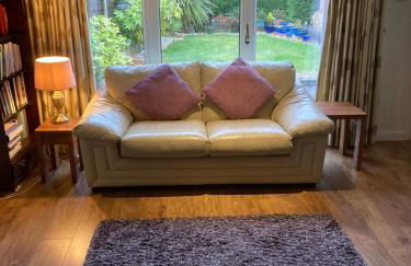 Spacious bungalow - private secure garden - sleeps up to 6 - Photo 17