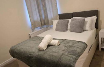 Cosy House- Sleeps 7 Centrally Located Free Parking, Fast WIFI Smart Tv with Sky and Netflix Business Travellers Relocators Leisure Welcome - Foto 19