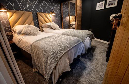 DJH Homes - VIP Luxury 2BR Grade ll Industrial House with Log Burner - JQ, Birmingham City - Foto 14