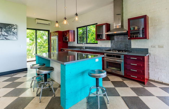 Nostalgic Retro Home on Luxurious Lot with a Private Infinity Pool and Ocean Views - Photo 8