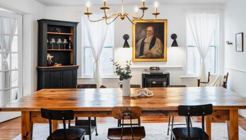 The Swiss Hill Farmhouse - 5 Bedrooms w Hot Tub - Foto 2